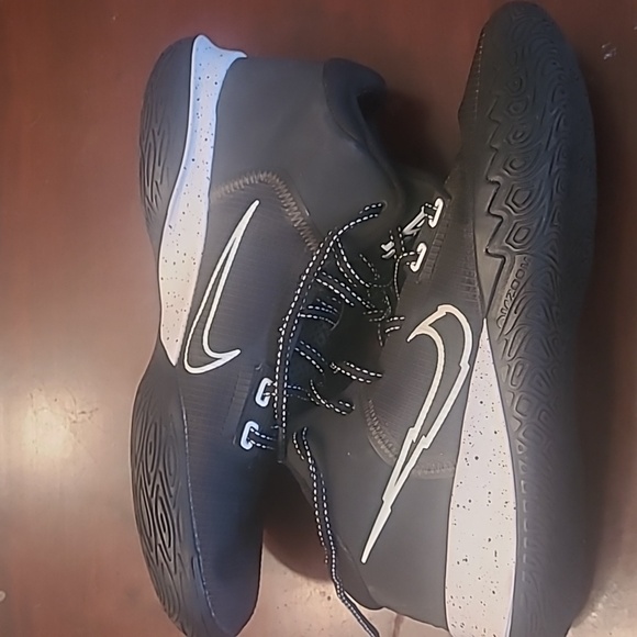 Nike Kyrie Flytrap 4.  Size 10 Men's. - Picture 3 of 13